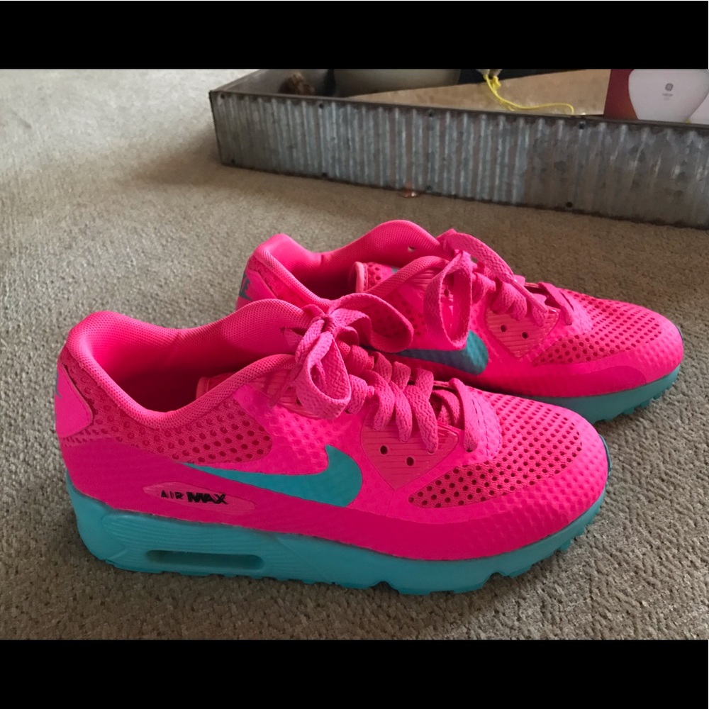Girls Nike AirMax sneakers size 4.5